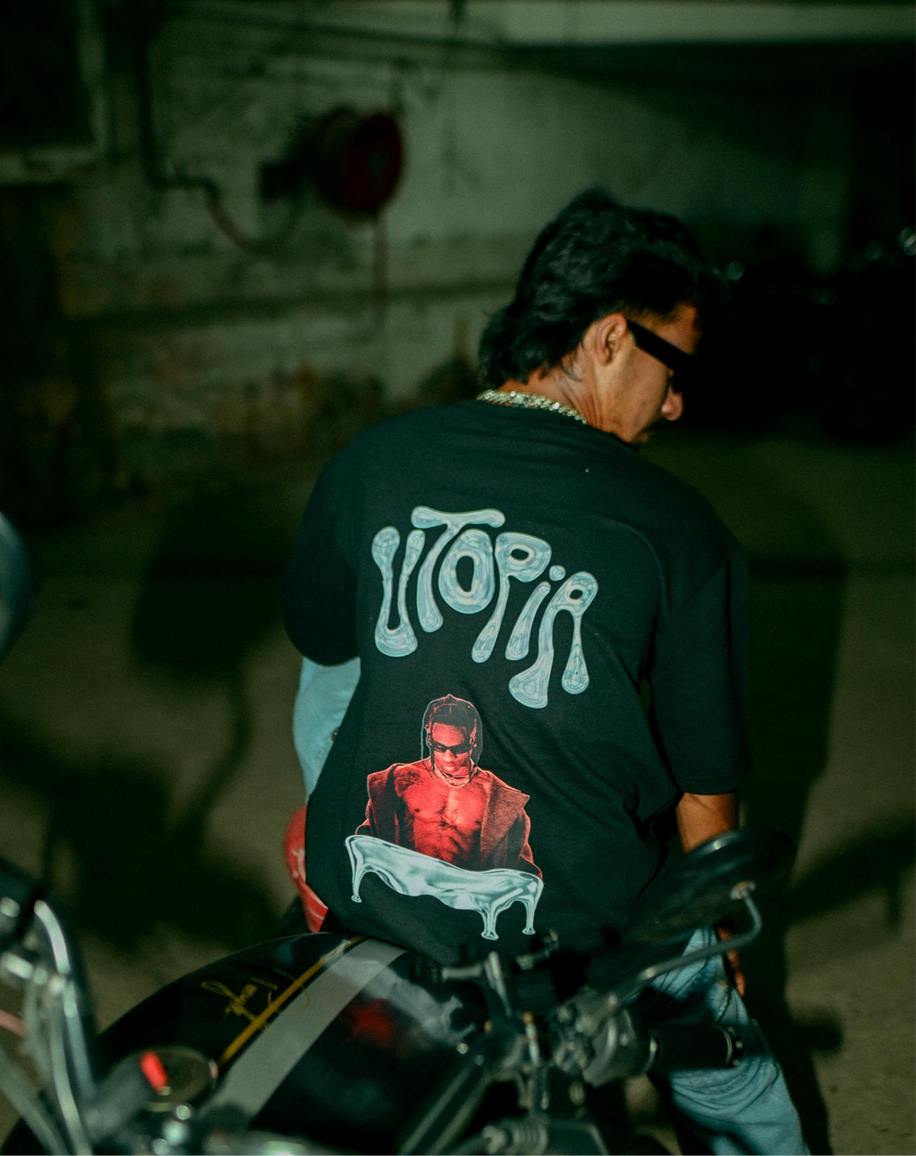 UTOPIA ROAR Ebony T-Shirt